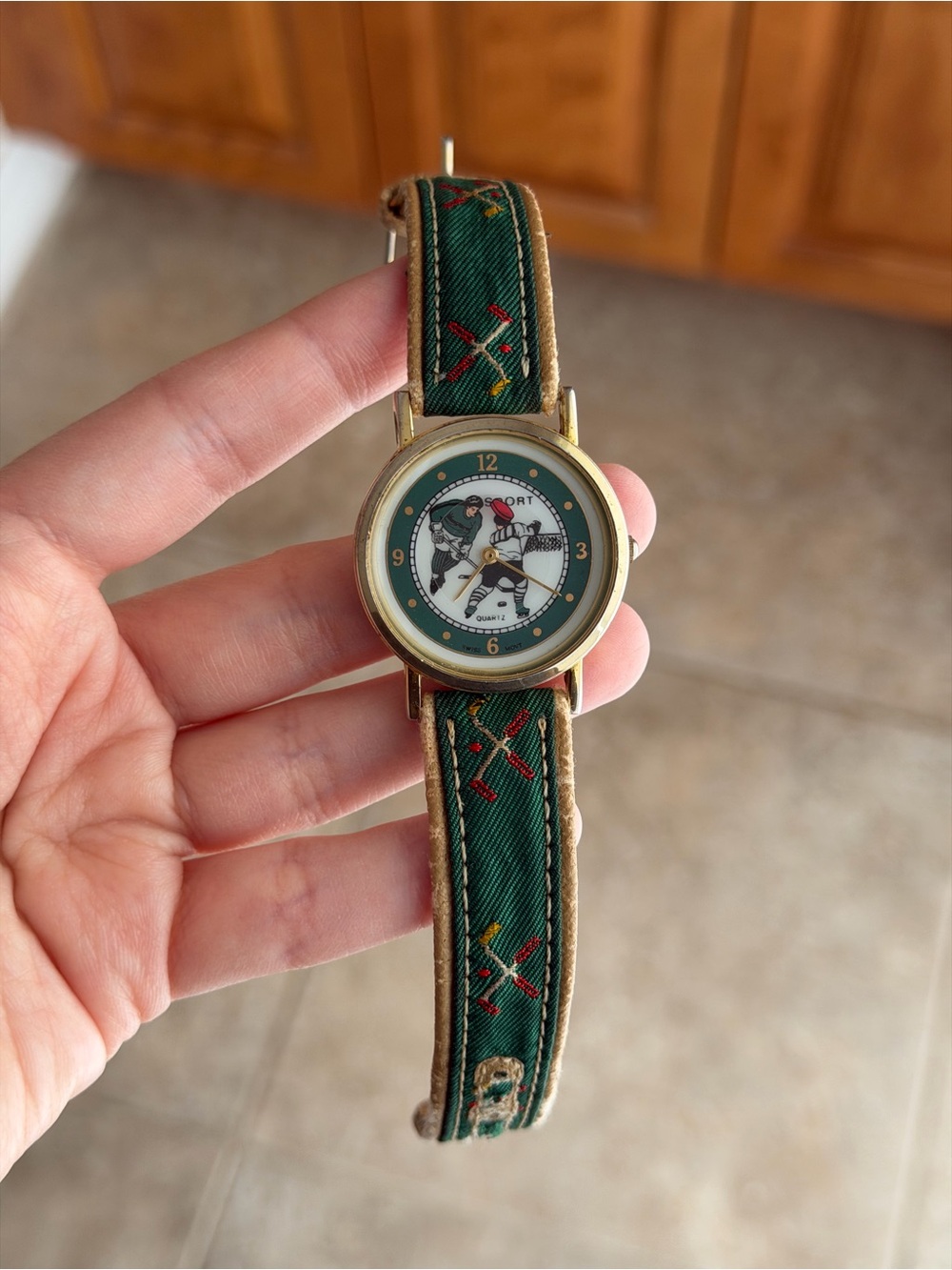 Vintage Hockey Sports Quartz Hockey Watch, 32mm